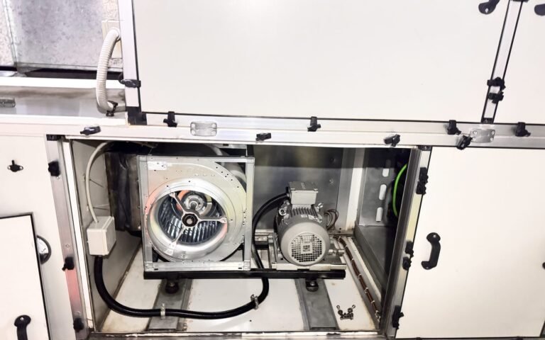Ventilador interior de una unidad de tratamiento de aire